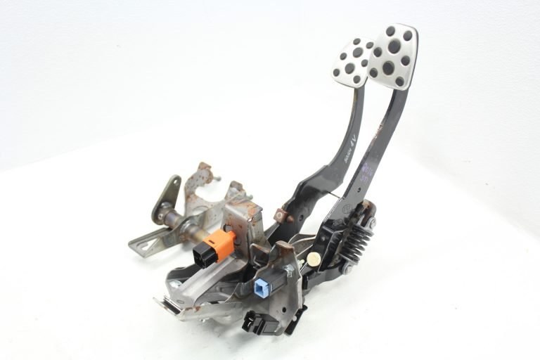 2015-2021 SUBARU WRX & STI BRAKE & CLUTCH PEDAL ASSEMBLY OEM - Image 5