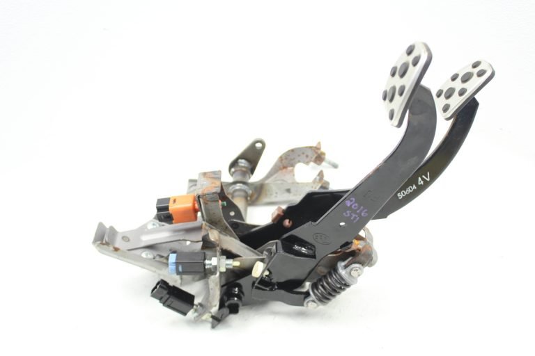 2015-2021 SUBARU WRX & STI BRAKE & CLUTCH PEDAL ASSEMBLY OEM - Image 2