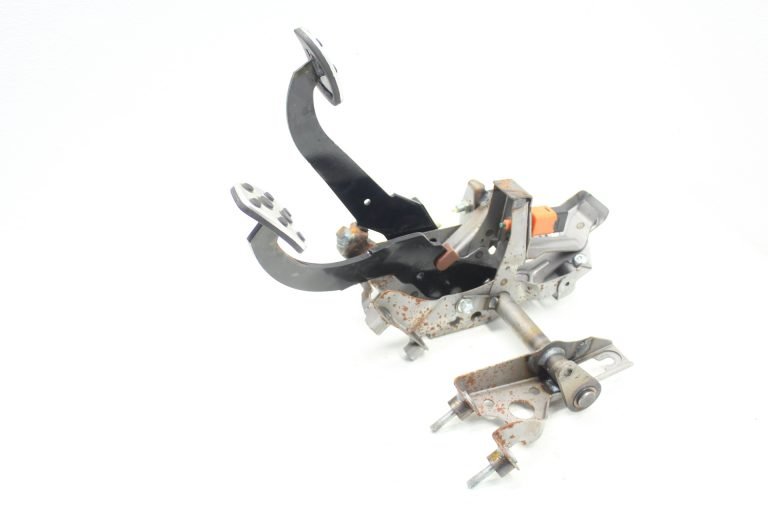 2015-2021 SUBARU WRX & STI BRAKE & CLUTCH PEDAL ASSEMBLY OEM - Image 3