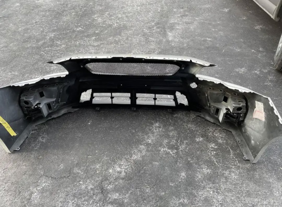 2018+ style WRX STI front bumper pearl white - Image 5