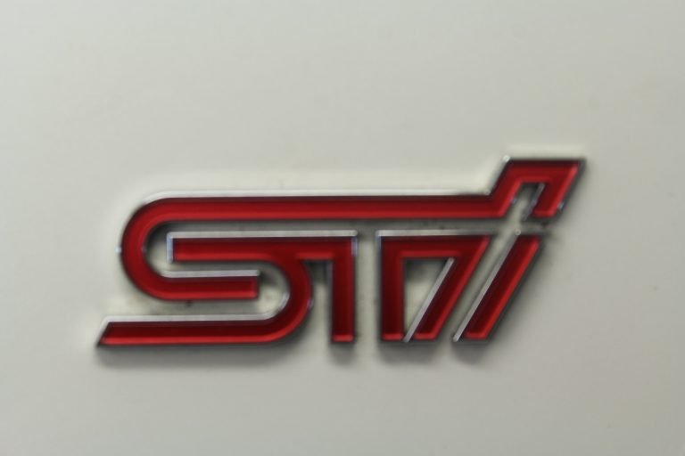 2015-2020 SUBARU WRX & STI LIMITED TRUNK LID & SPOILER WING ASSEMBLY WHITE OEM - Image 7