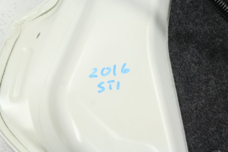 2015-2020 SUBARU WRX & STI LIMITED TRUNK LID & SPOILER WING ASSEMBLY WHITE OEM - Image 5